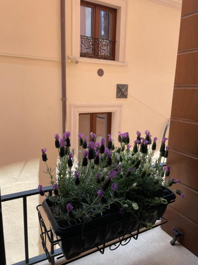 B & B Piazza Angioina LʼAquila Exterior foto