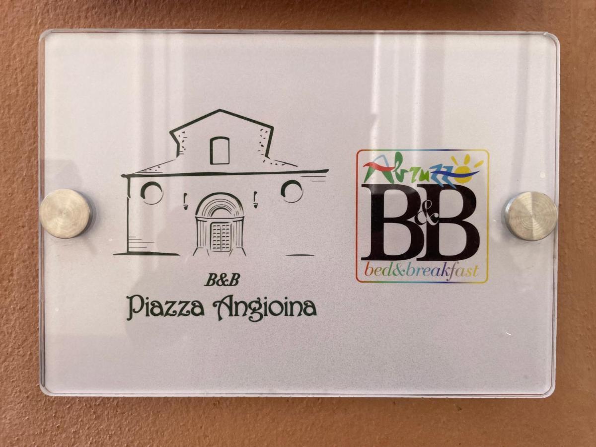 B & B Piazza Angioina LʼAquila Exterior foto