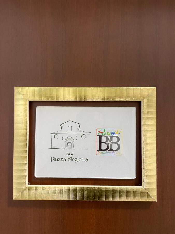 B & B Piazza Angioina LʼAquila Exterior foto